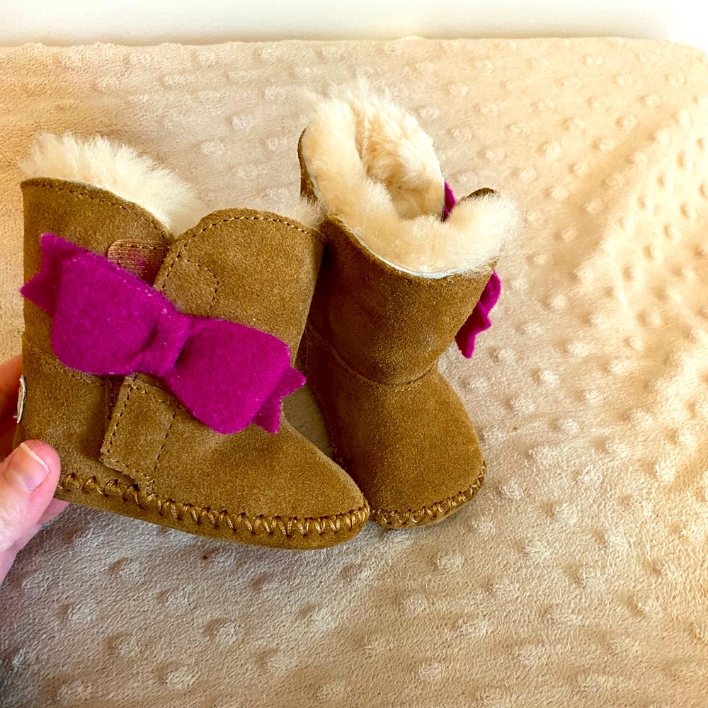 Baby Ugg boots with pink bow size 1